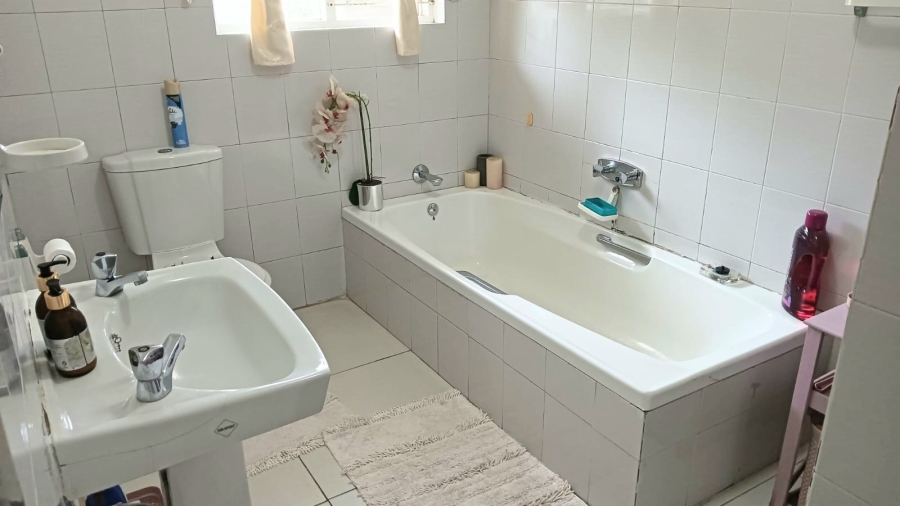 4 Bedroom Property for Sale in Beacon Bay Eastern Cape